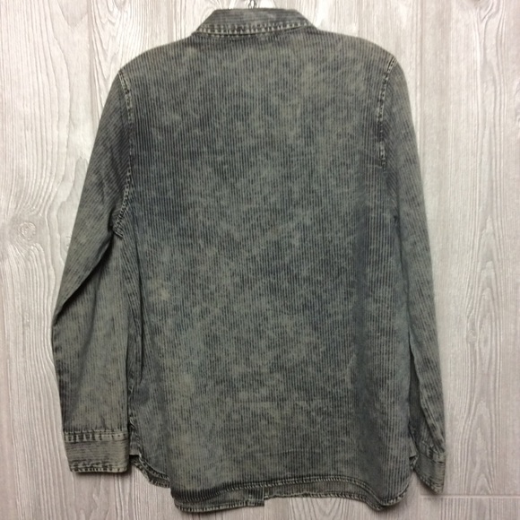 NWT Gray Button Down with Bling Shirt - Picture 7 of 7